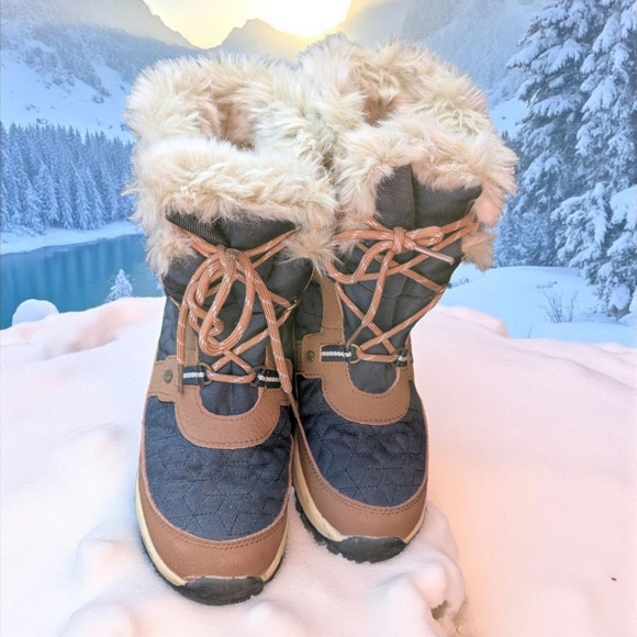 BearPaw Women's Boots with Cream Faux Fur Size 7 (EUC) - Picture 3 of 14